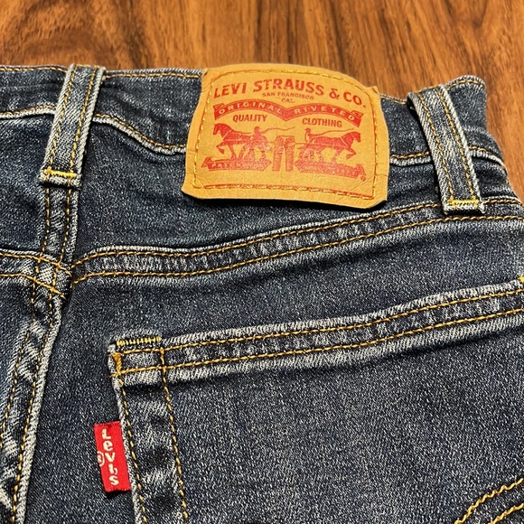 Levi’s • Denim • Shorts • - Picture 4 of 6